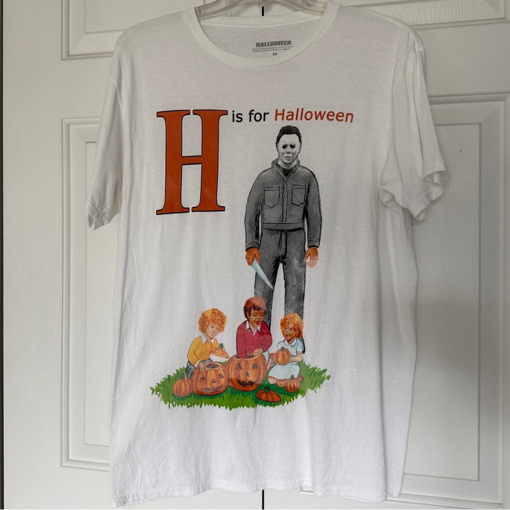 Vintage-Style “H is for Halloween” Michael Myers Graphic Tee – Size M